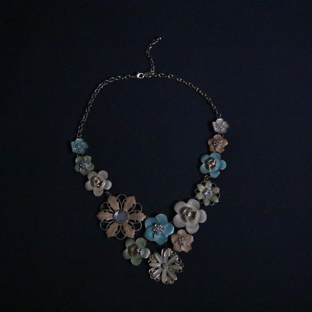 Francesca’s Pastel Floral Necklace